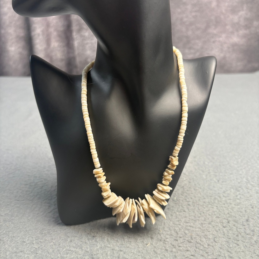 Vintage Natural Shell Heishi Graduated Bead Necklace Cream White 18 Inch - Picture 3 of 5